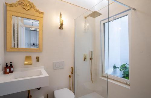 Bairro Alto Apartamento | Baroque apart with patio Portuguese Soul Bica Tram 4p