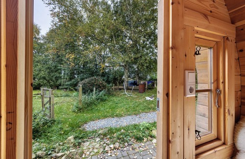 Barlt Alquiler De RV | Cabaña 'Das Fass' con terraza y jardín compartidos