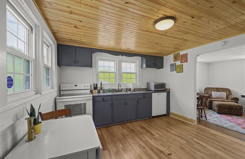 Jefferson Casa | Barrett Place, 3BR, 1 Bath, Gem of Jefferson, NC 5 Minutes to West Jefferson