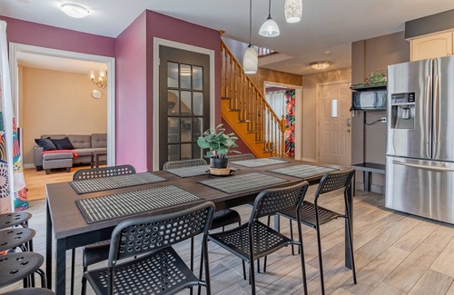 Barrie Cabaña | Barrie Downtown Cottage BBQ Patio Garden Sleeps10
