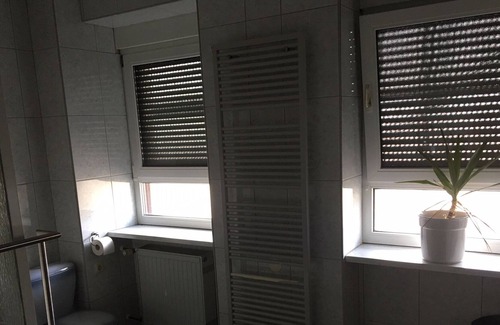 Quierschied Apartamento | vivir sin barreras en Göttelborn, acogedor apartamento de 3 habitaciones