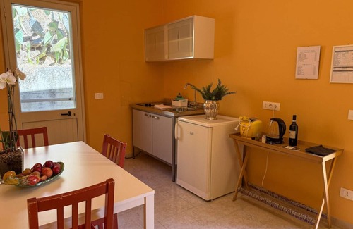 Mazzarino Apartamento | Bartoli Estate - Bouganville Apartment