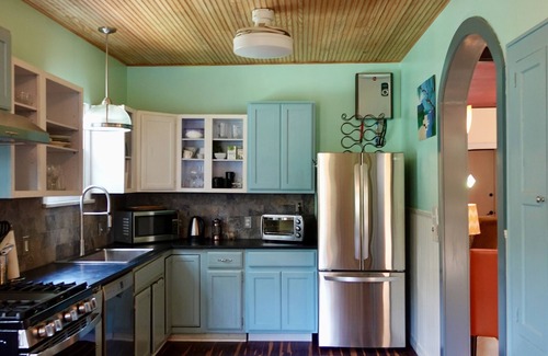 Barton Heights Casa | Barton Cottage above The Springs