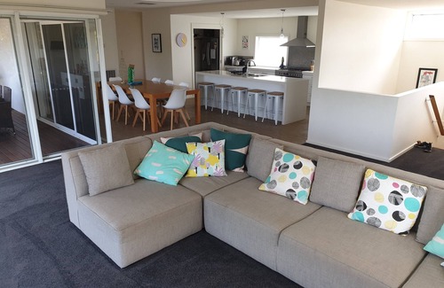 Barwon Heads Casa | Barwon Links - sala de estar espaciosa