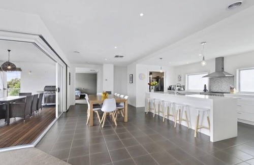 Barwon Heads Casa | Barwon Links - sala de estar espaciosa