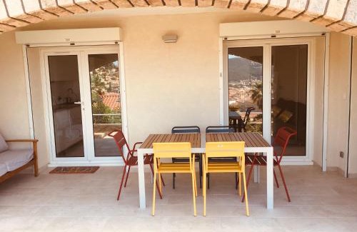 Hyeres Apartamento | Bas Villa, Vue mer, Centre ville, Paradis, calme