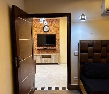 Bahria Town Apartamento | Basaera Suites