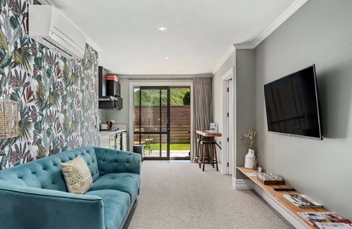 Taupo Casa | Base: $2 Extra: $30 4 Deborah Rise