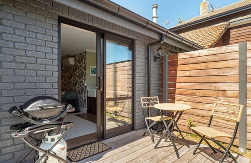 Taupo Casa | Base: $2 Extra: $30 4 Deborah Rise