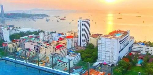 Pattaya Bay Apartamento | BASE Central Pattaya Quiet KING-Bed with Infinity Pool & Free Netflix!