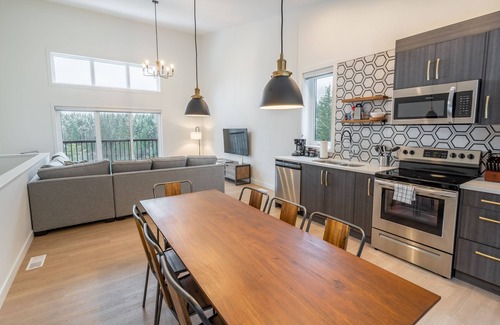 Revelstoke Casa | Basecamp Resorts Revelstoke I Five Bedroom Suite