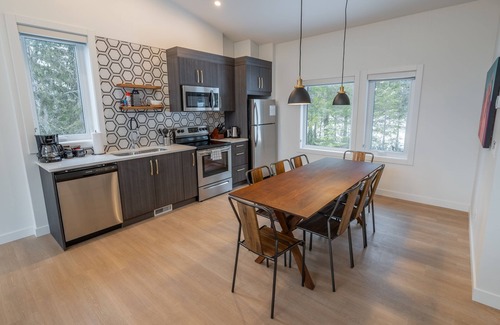 Revelstoke Casa | Basecamp Resorts Revelstoke I Five Bedroom Suite