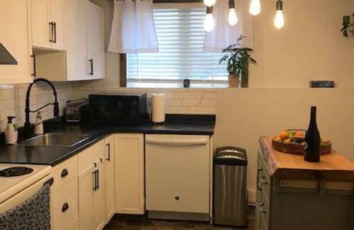Dieppe Apartamento | Basement Apt in the heart of Dieppe. Less than 5 minutes to the major amenities.
