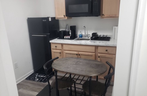 Darby Casa | Basement Retreat by the Airport
