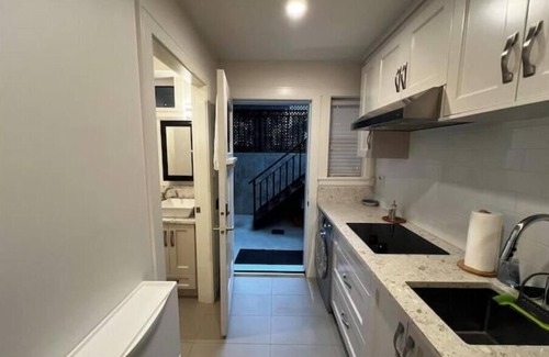 Arbutus Ridge Apartamento | Basement Studio with Queen Bed