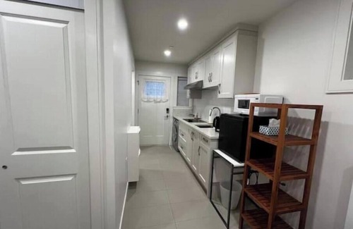 Arbutus Ridge Apartamento | Basement Studio with Queen Bed
