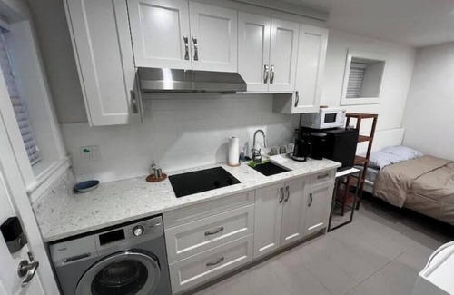 Arbutus Ridge Apartamento | Basement Studio with Queen Bed