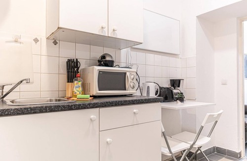 Meidling Apartamento | Basic 1BR Apartment Well Connected & Central
