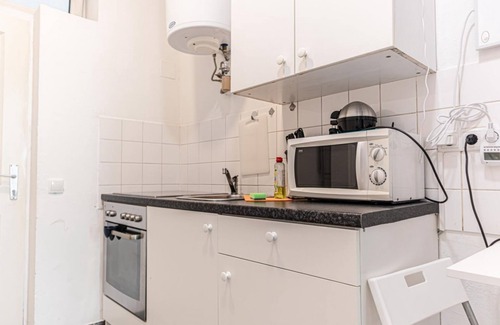 Meidling Apartamento | Basic 1BR Apartment Well Connected & Central