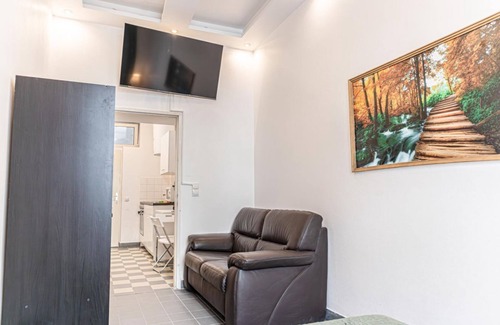 Meidling Apartamento | Basic 1BR Apartment Well Connected & Central
