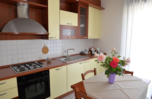 Arezzo Apartamento | Apartamento básico de dos habitaciones en el centro de la ciudad con cocina y estacionamiento privado.