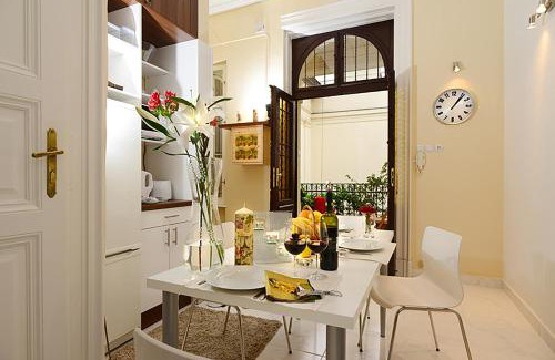 Belvaros - Lipotvaros Apartamento | Basilica View II Vintage Apartment