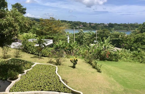 Port Antonio Apartamento | Bask in the warm Caribbean sun! Large Suite with FREE Parking and FREE Breakfast