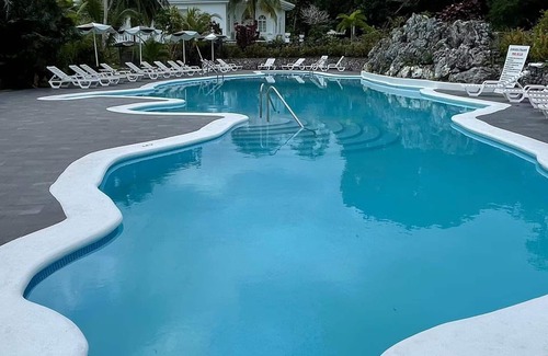Port Antonio Apartamento | Bask in the warm Caribbean sun! Large Suite with FREE Parking and FREE Breakfast