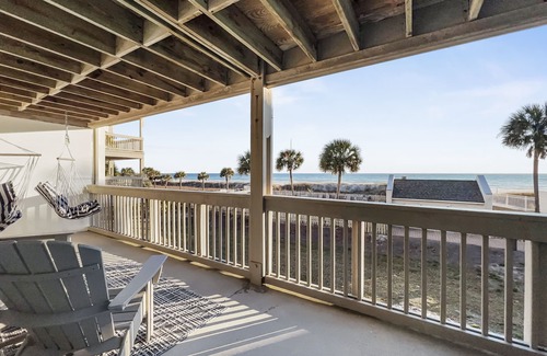 Sunnyside Condominio | "Bask" - Ramsgate Harbour | Beachfront Condo | Pristine Beach Views | Community Pool