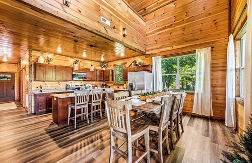 Caton Cabina | Basketball Court Near Dollywood Sleeps 12 Cozy Cabin Pool and Spa