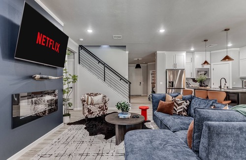 Central Oklahoma City Casa | Basketball\Pickleball Court-Putt Putt-Hottub-Gameroom-Centrally Located