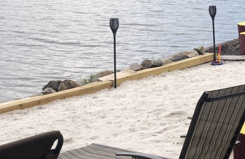Tobyhanna Cabaña | Bass-exquisite Lakefront Cottage