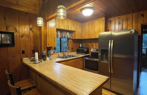 Oakhurst Cabina | Bass lake charming cabin with AC, WiFi