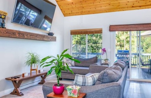 Oakhurst Casa | Bass Lake vacation home, 5 minutes to the lake & a 26 minute drive to Yosemite!