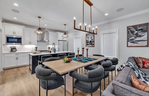 Berry Hill Cabaña | Bass - Private Rooftop - 8 Mins to Broadway