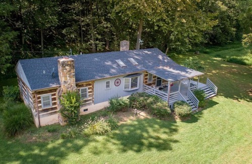 Luray Apartamento | Riverfront Cabin! Kayaks, Farm, Trail & Campfires