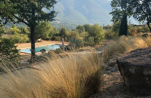 Saint-Martin-de-Castillon Villa | Bastide cerca del pueblo y la ubicación aislada, grandes vistas de la Gran Luberon