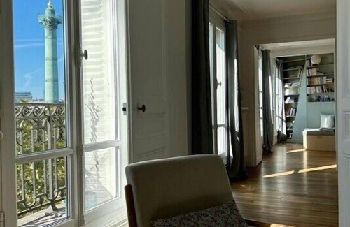 Bercy Apartamento | Bastille/Marais apartment with long balcony & AC