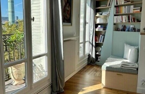 Bercy Apartamento | Bastille/Marais apartment with long balcony & AC