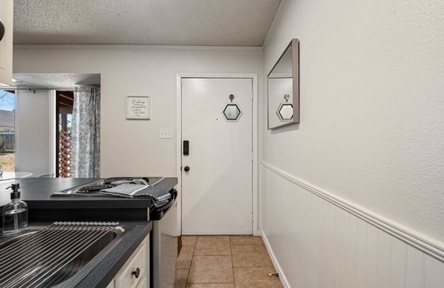 Bastrop Apartamento | Bastrop Bungalow Bright Cozy Rental with Strong Wifi