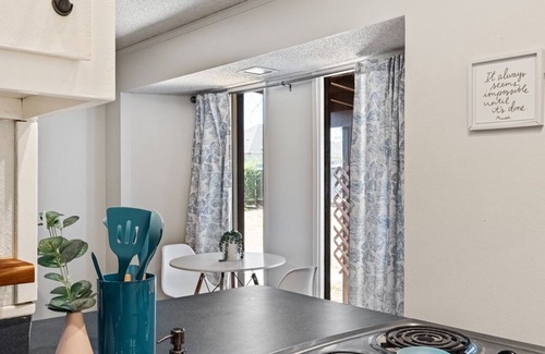 Bastrop Apartamento | Bastrop Bungalow Bright Cozy Rental with Strong Wifi