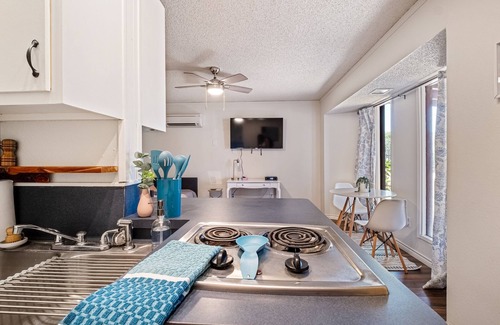 Bastrop Apartamento | Bastrop Bungalow Bright Cozy Rental with Strong Wifi