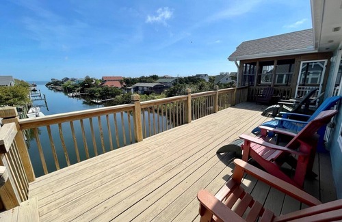 Ocracoke Casa | Batgirl's Hideaway: Ocracoke Waterfront Paradise