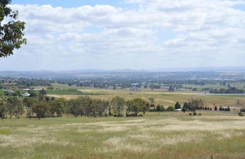 Mount Panorama Casa | BATHURST GOLDFIELDS RESIDENCE on MOUNT PANORAMA