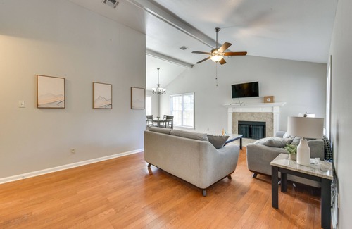 Mid City South Condominio | Baton Rouge Condo w/ Balcony, Fireplace & Pool!