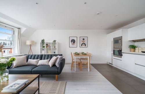 St. Mary's Park Apartamento | Battersea Flat · Super Bright & Modern 3-bed home near Chelsea