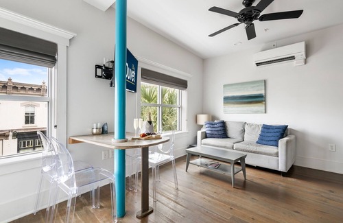 Downtown Charleston Apartamento | Battery Suite | In the Heart of King Street!