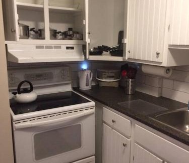 Downtown Halifax Apartamento | Bauer Terrace - Cozy 1 bedroom beside The Citadel