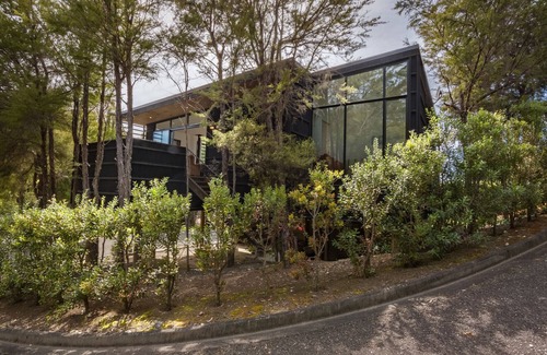 Ngaio Bay Cabaña | Bauhaus - Kaiteriteri Holiday Home
