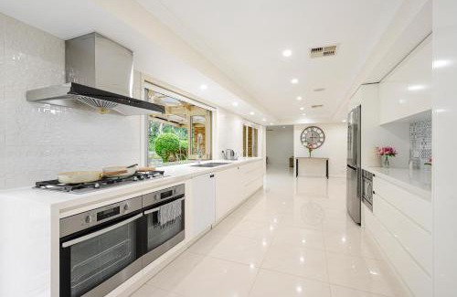 Baulkham Hills Casa | Baulkham Hills 4BR with Pool